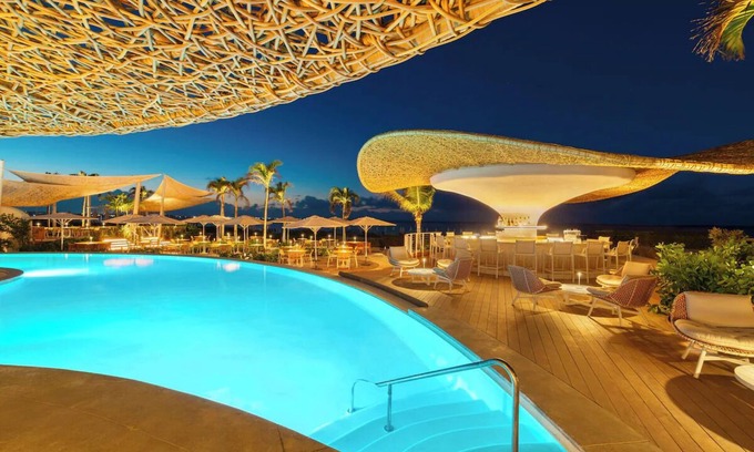 Grace Bay Hotel | Seaside Relaxation with Pool, Gourmet Dining, and Unbeatable Ocean Views