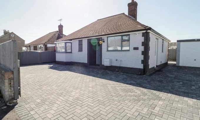 Prestatyn House | Seaside Retreat