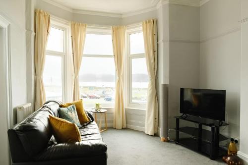 Llandudno Apartment | Seaside Solace 2BR with Scenic Coastline Views