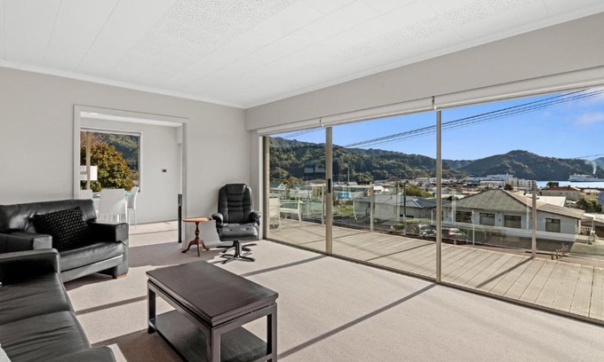 Picton House | Seaside Sounds - Picton Upstairs Unit