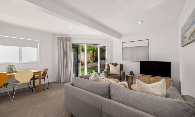 Mount Maunganui Apartment | Seaside Studio with Fully equipped kitchen