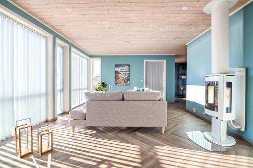 Henningsvaer House | Seaside Villa in Henningsvær