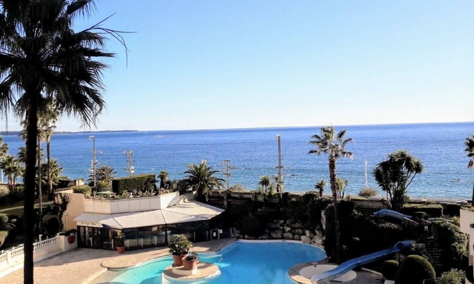 La Bocca Apartment | SEASONAL RENTAL STUDIO 4th FLOOR 100ML FROM THE SEA