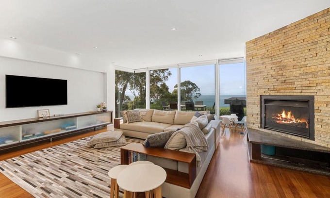 Lorne House | Seasoon