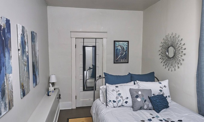 Fremont Apartment | Seattle Fremont Neighborhood Apartment: "Walk To The Center Of The Universe"