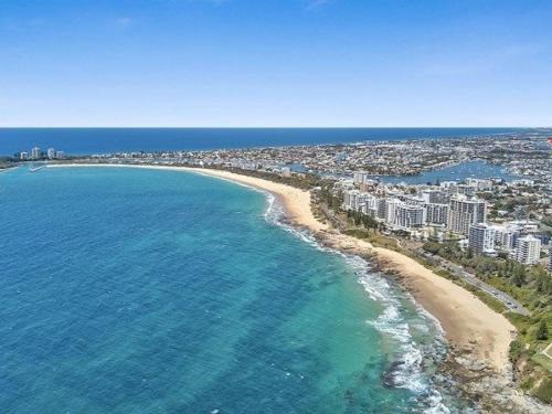 Mooloolaba Apartment | Seaview 31 Luxurious Beachside Two Bedroom Apartment in Seaview Resort with Stunning Views