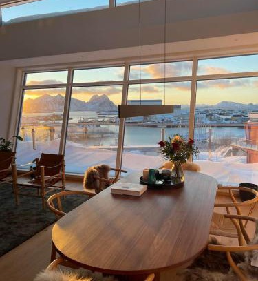 Svolvaer House | Seaview and private roof top terrace with jacuzzi in Lofoten