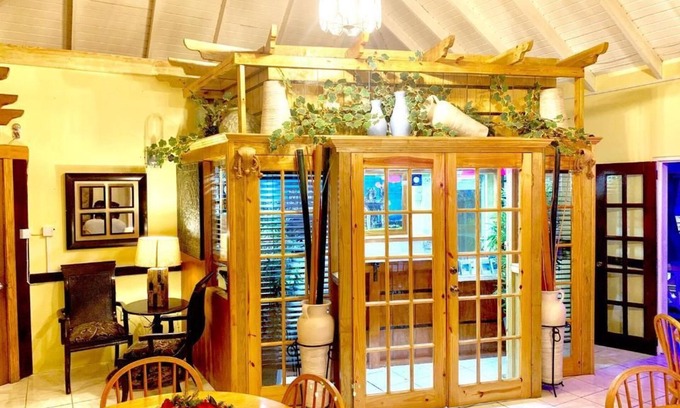 Basseterre House | Seaview Inn