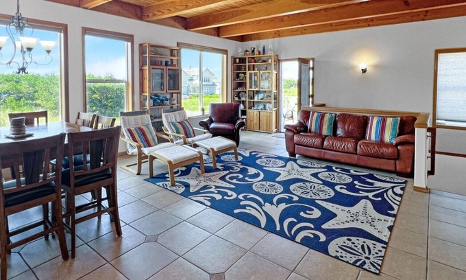 Long Beach House | Seaview - Ocean view home with path to the beach