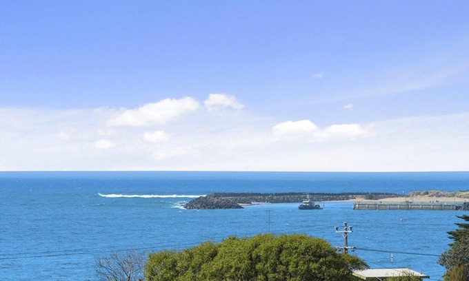 Apollo Bay House | Seaview on Seaview - Exceptional & Spacious With Sensational Views