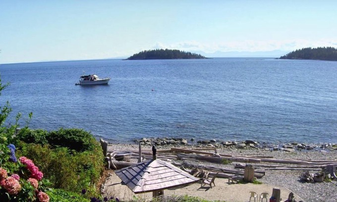 West Sechelt Cottage | Sechelt Oceanfront Suites