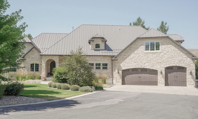 Morgan County House | Secluded and peaceful country home near mountains, reservoir, ski resorts.