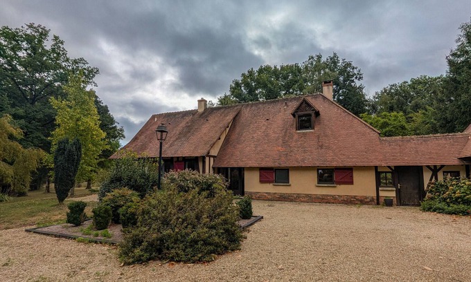Vicq-sur-Nahon Cottage | Secluded Architect's House Near Zoo de Beauval with Private Lake and Park