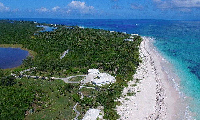 Double Bay House | Secluded Beachfront Estate on 9 Private Acres