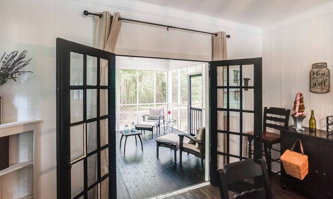 Savannah Cottage | Secluded & exclusive home near downtown with marsh views & screened porch