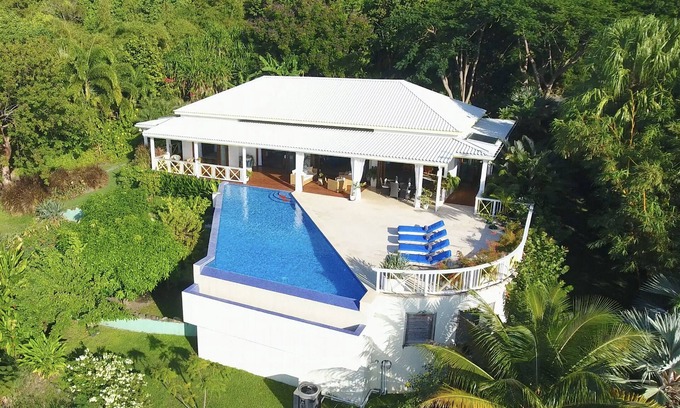 Oualie Bay Villa | Secluded, exclusive, totally private luxury villa overlooking the prettiest bay.