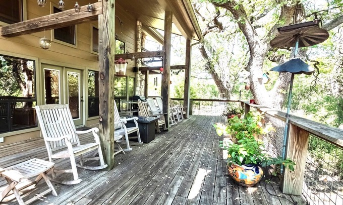 Uvalde House | Secluded Family Getaway!