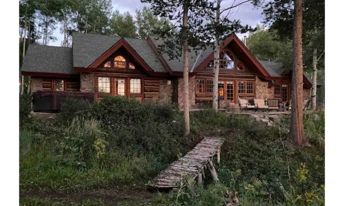 Granby Cabin | Secluded log cabin along serene Hurd Creek ♥