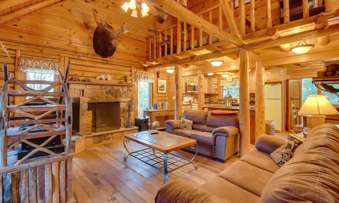 Cresco Cabin | Secluded Log Cabin w/Fire Pit in Cresco!