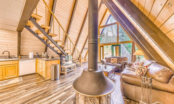 Ruidoso Cabin | Secluded Ruidoso Cabin w/ Hot Tub & Fireplace!