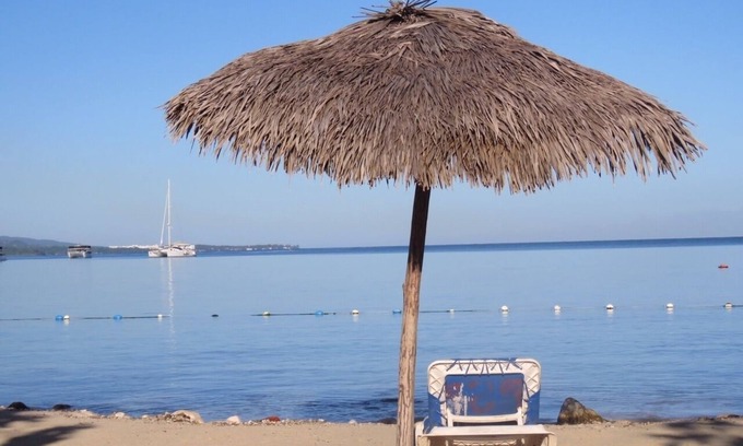 Ocho Rios Apartment | Secluded sea-view apartment 2 mins from beach, WiFi, 24hr security