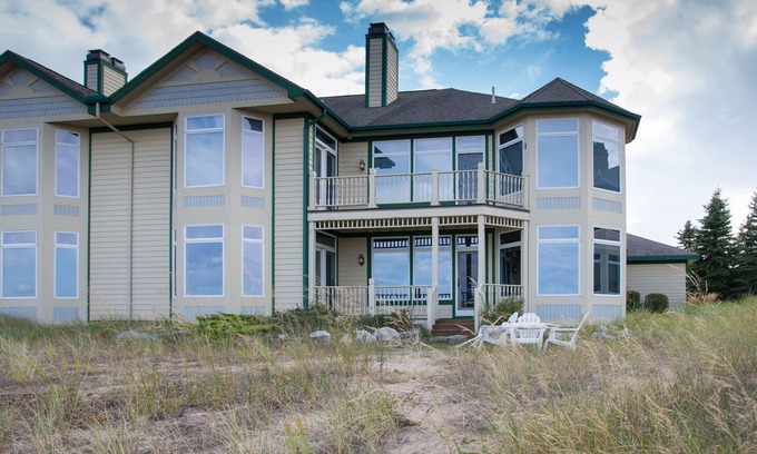 Manistee Condo | Second Floor Lake Michigan Condo with Sunset Views