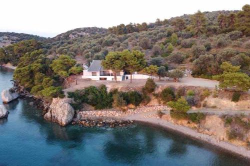 Troizinia Villa | SECRET PARADICE-HIDDEN GETAWAY-PRIVATE BEACH