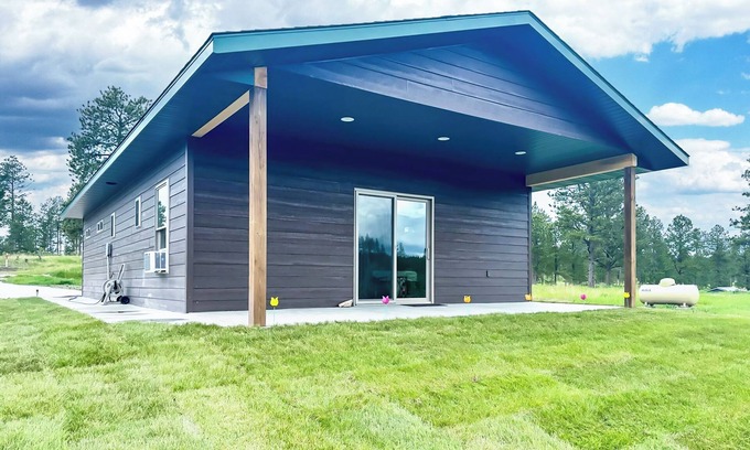 Custer Cabin | Secret Squirrel Sancuary-cabin with pond, garage close to Custer