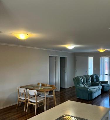 Whyalla Jenkins Apartment | Secure 4BR Garage Whyalla