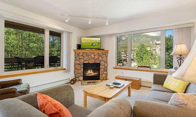 Wildernest Condo | See Fall’s Colors at Cozy Watch Hill Lodge: Mountain Views, Shared Hot Tub & Ski Resort Access!