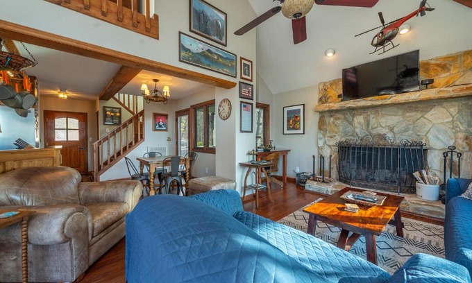 Old Fort House | See Level Charcoal Grill, Deck & Breathtaking Year-Round Mountain Views!