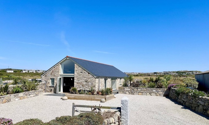 St Just Cottage | SEE TWO SEAS, CAPE CORNWALL, pet friendly, with hot tub in St Just