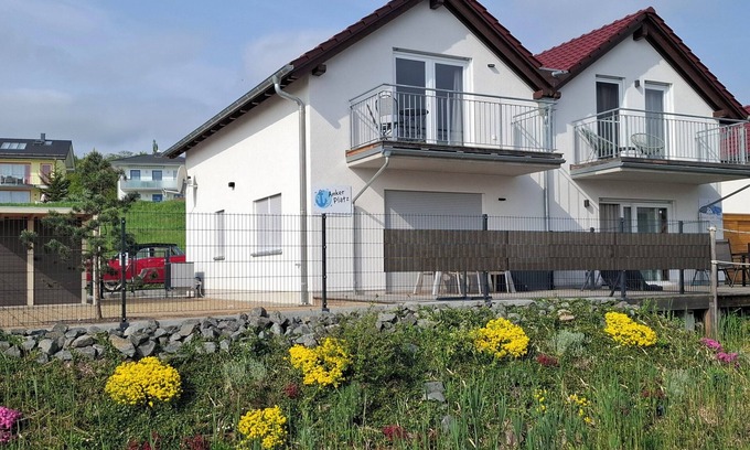 Mucheln House | Seehaus "Ankerplatz" in Mücheln, with a direct view of the marina and the lake