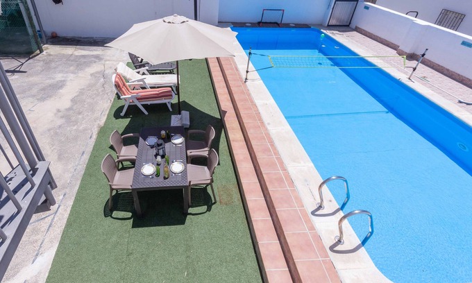 Cacin Cottage | Seek tranquility in a natural setting at Casa Pepita.