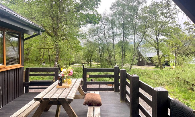 Taynuilt Ski Chalet | Seil Log Cabin - sleeps 5 guests in 2 bedrooms