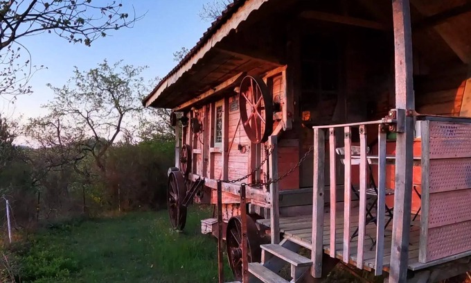 Belloc Cabin | Self-catering gypsy caravan 2 persons