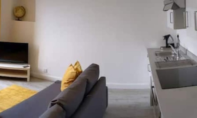 Dunfermline Apartment | Self-contained luxurious feel apartment: Rose Crescent