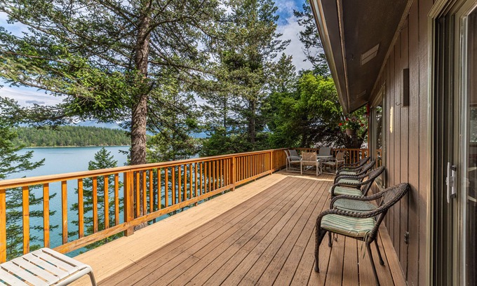 Kings Point House | “Sel’s Dog House” end of the road setting on beautiful Flathead Lake