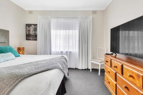Semaphore Apartment | Semaphore's Seaside Retreat