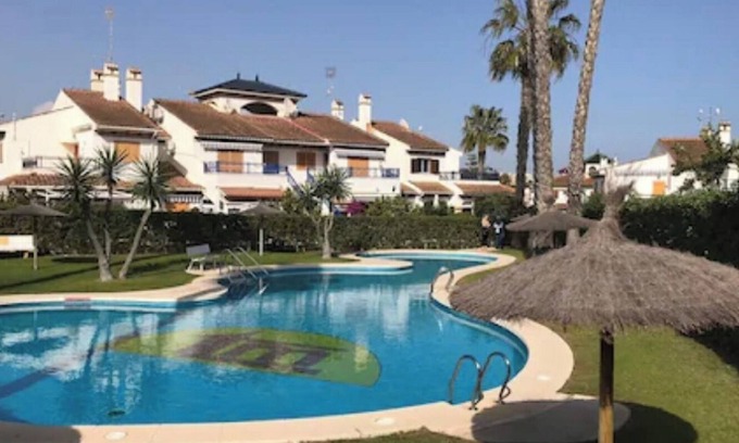 Pilar de la Horadada House | Semi-detached house very close to the beach of Mil Palmeras. Ideal for families.