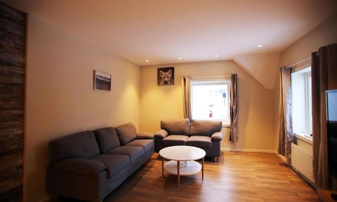 Harstad Apartment | Sentral leilighet med 3 soverom 2etg