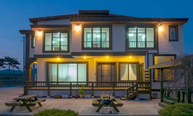 Seosan House | Seosan Woongdo Story Pension