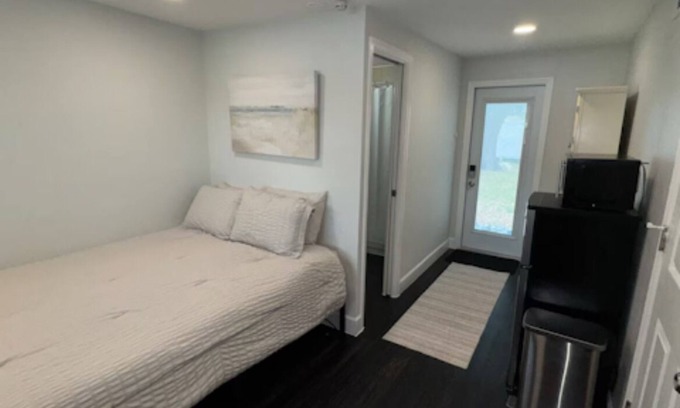 Sun Bay South Apartment | Separate-entrance Charming South Tampa Studio