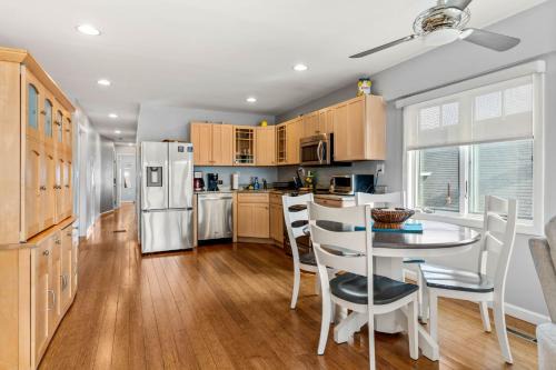Salisbury Apartment | Serendipity Beach Retreat Nautical Retreat