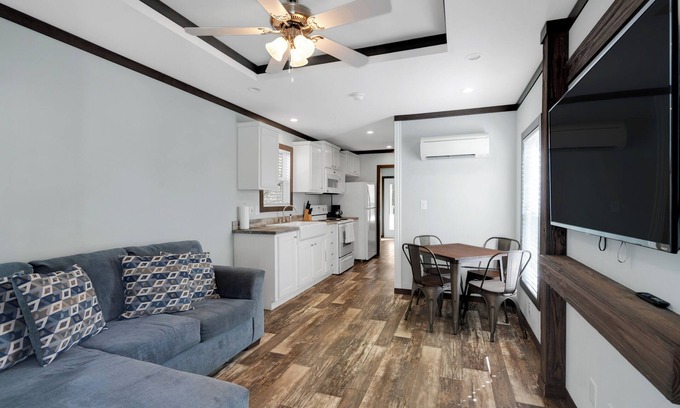 Jamestown Cabin | Serene 1-Bedroom Tiny Home 1/2 Mile from Marina and Boat Ramp #406!