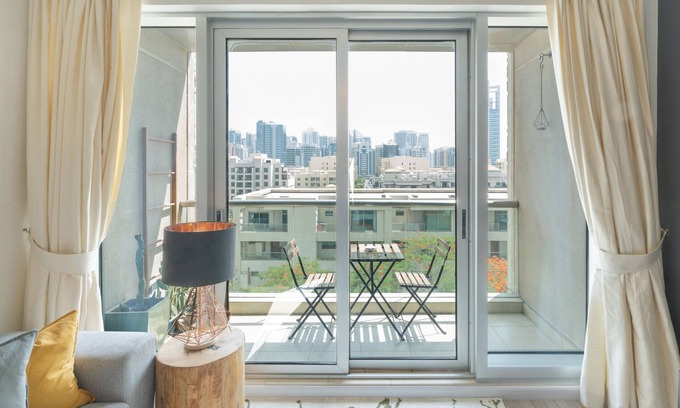 The Greens Apartment | Serene 1BR Apt in Fairways West Tower, The Greens