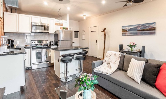 Central Hamilton Apartment | Serene 1BR Condo on James Street North
