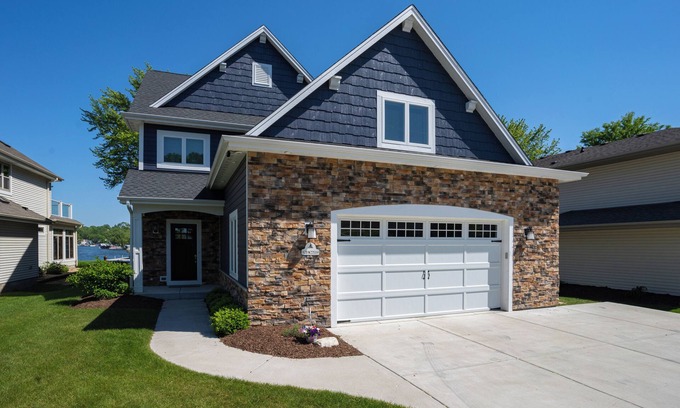 Colgate House | Serene 4-bedroom Lake House in Pewaukee-Hot Tub!