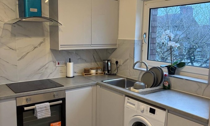 Dagenham Apartment | Serene apartment with WiFi in charming Dagenham