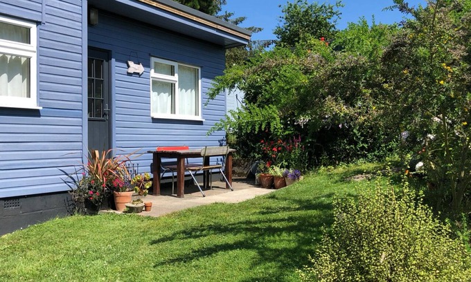 Mylor Churchtown Ski Chalet | Serene chalet on Cornwall’s Roseland Peninsula short track to superb sandy beach